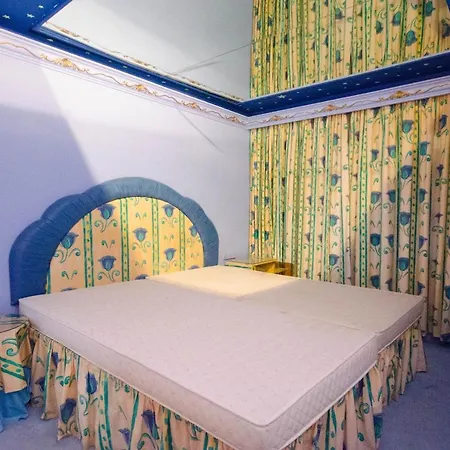 Lovebeach - Intimate And Romantic Right By The Beach Apartment